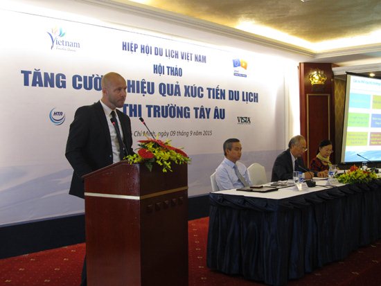 Chuyên gia phát triển Ngành của Dự án EU-ESRT, ông Kai Partale trình bày về vấn đề nâng cao hoạt động xúc tiến của Việt Nam tại thị trường các nước Tây Âu